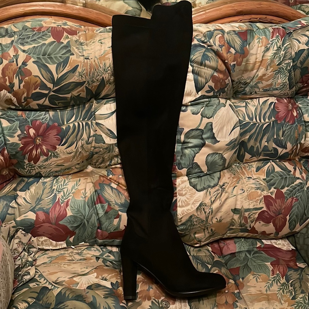 Shoe N Tale boots Size 36 NWT